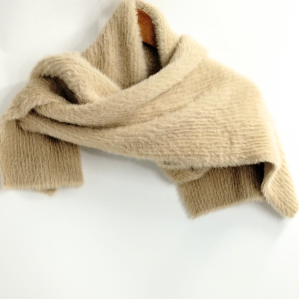 Banana‎ Republic Camel Tan Ribbed Eyelash Chenille Scarf - Picture 8 of 9
